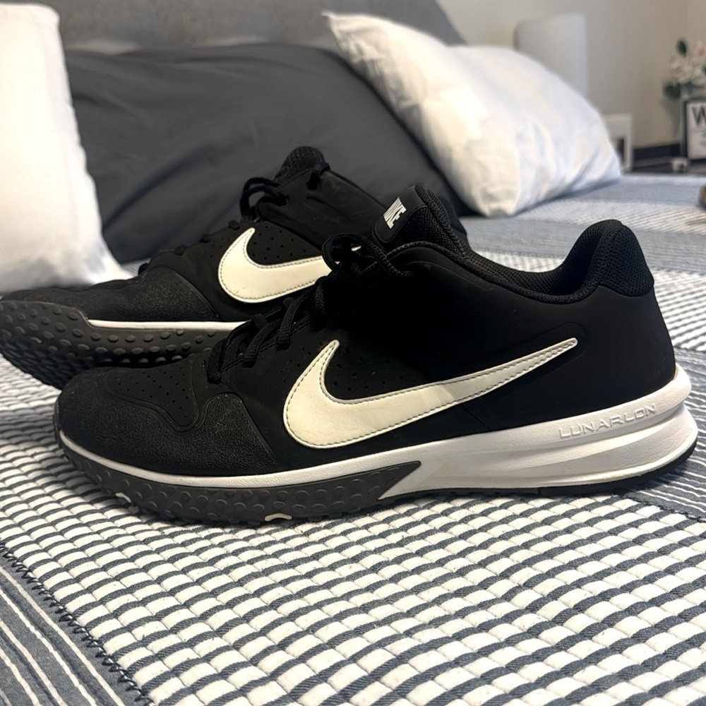 Nike Pregame Turf Shoes Black/White
